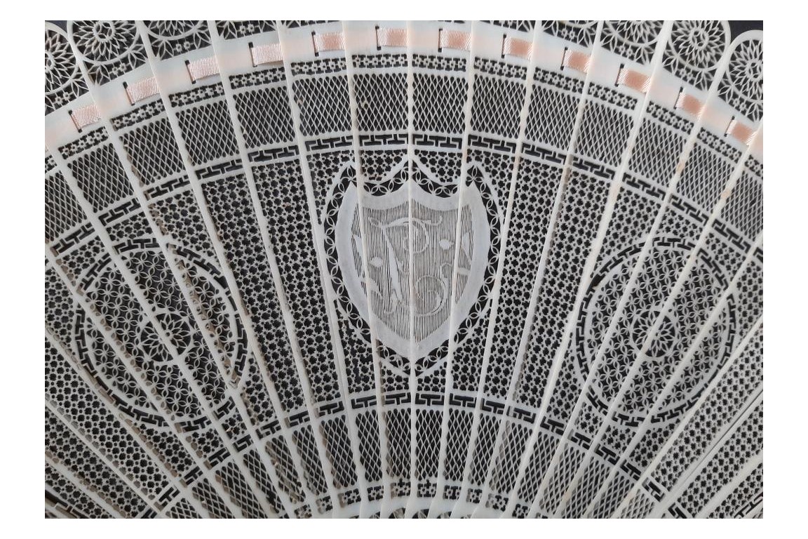 Chine géométrique, éventail vers 1795-1810