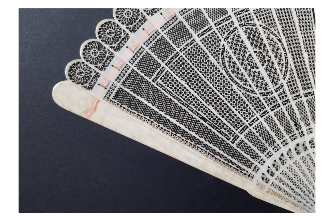 Chine géométrique, éventail vers 1795-1810