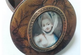 Beauty with fern, 18 or 19th century snuffbox