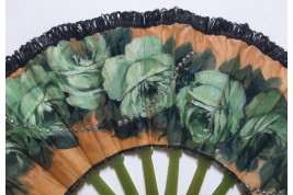 Roses et perles vertes, éventail vers 1924-25