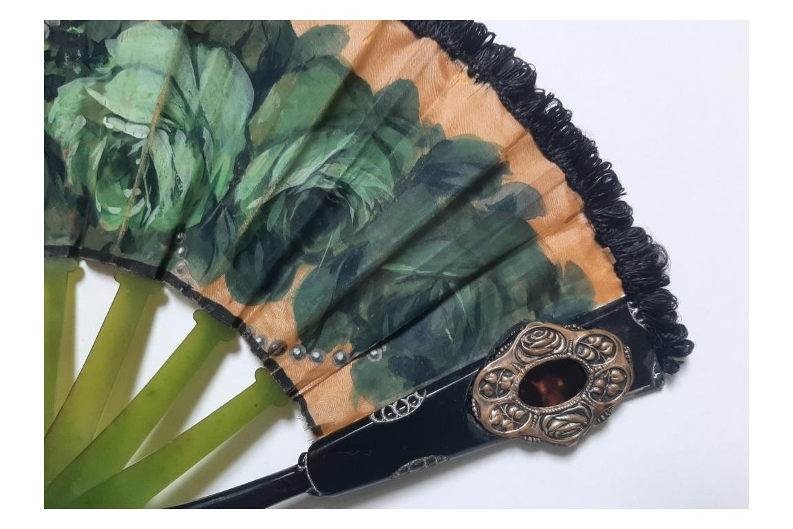 Roses et perles vertes, éventail vers 1924-25