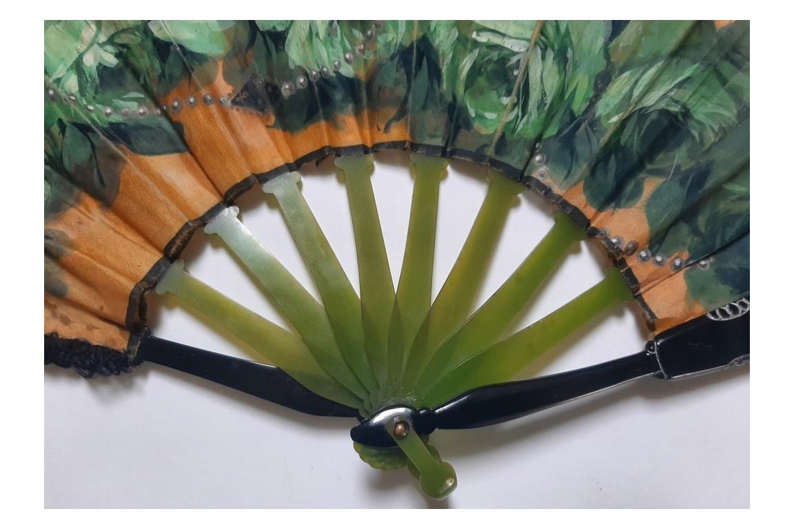 Roses et perles vertes, éventail vers 1924-25