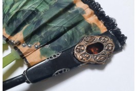 Roses et perles vertes, éventail vers 1924-25