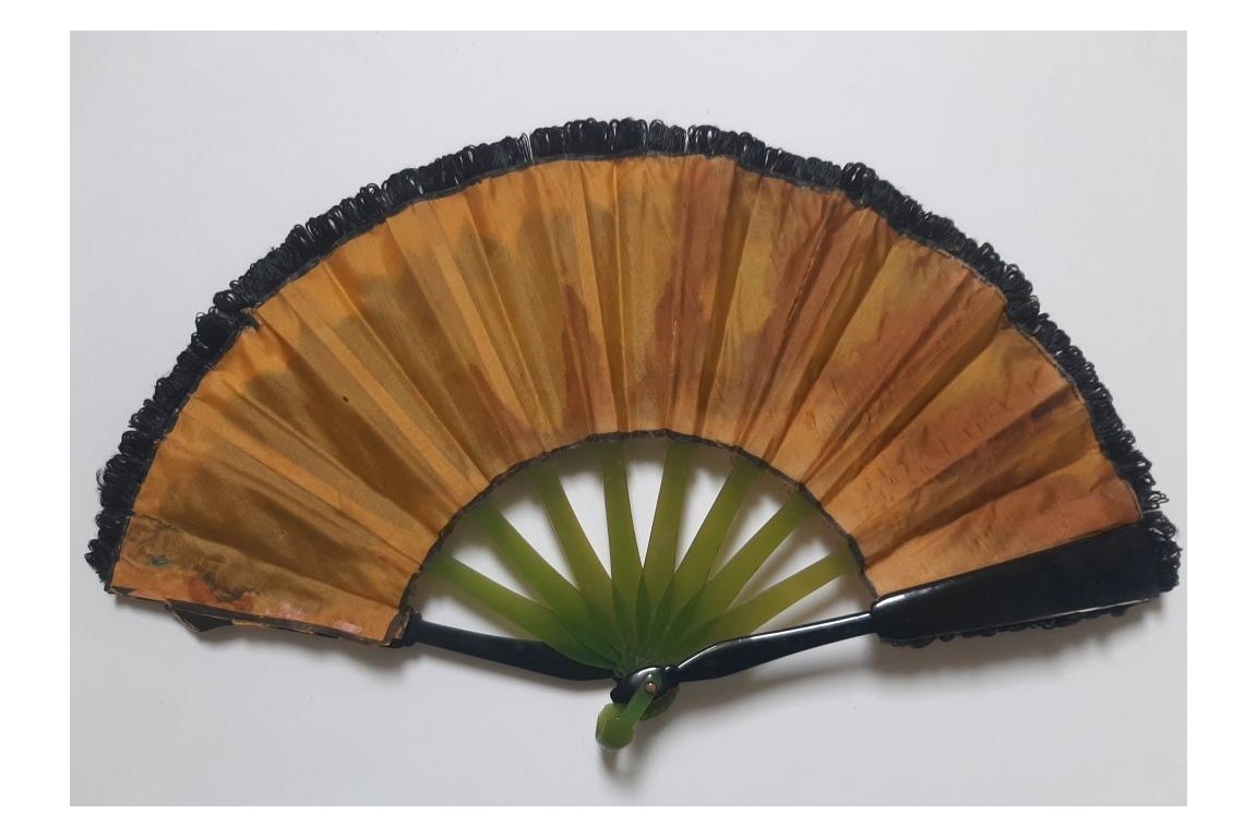 Roses et perles vertes, éventail vers 1924-25