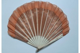 L'élégante à la mode, éventail vers 1920-28
