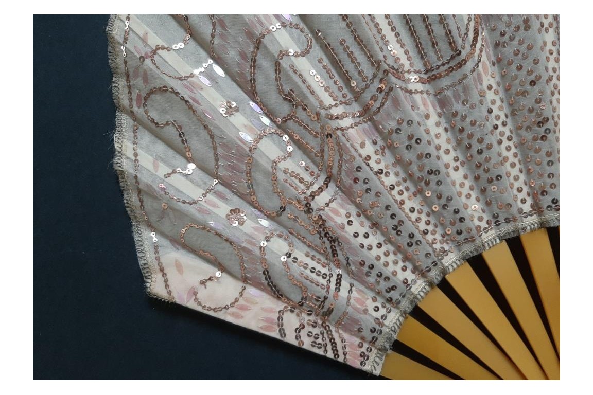 Grand ballon rose, éventail vers 1920-25