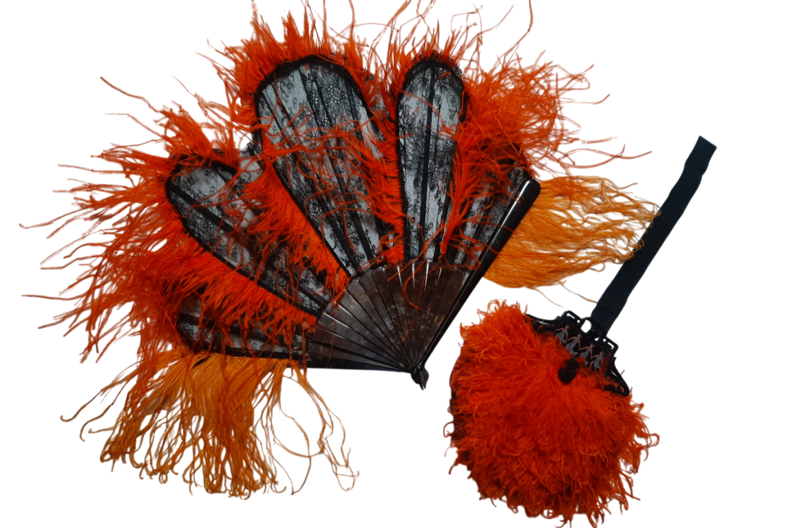 Parure orange et noire, éventail et sac vers 1921