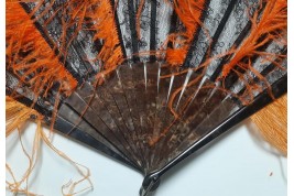 Parure orange et noire, éventail et sac vers 1921
