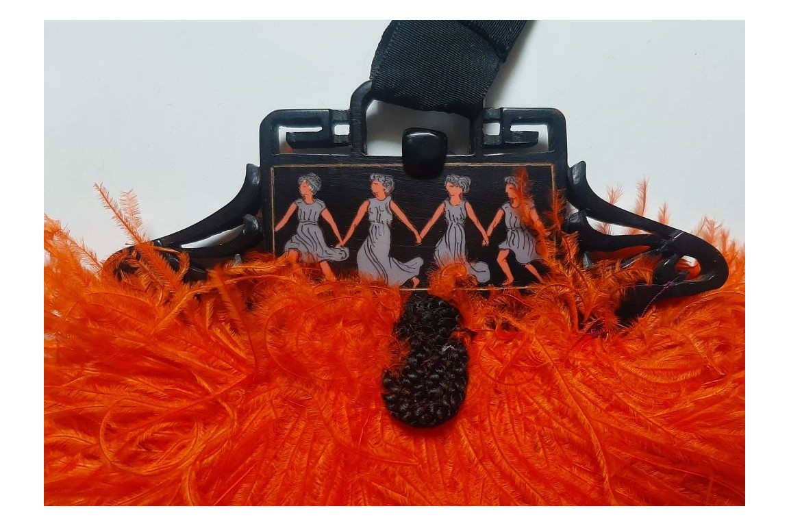 Parure orange et noire, éventail et sac vers 1921
