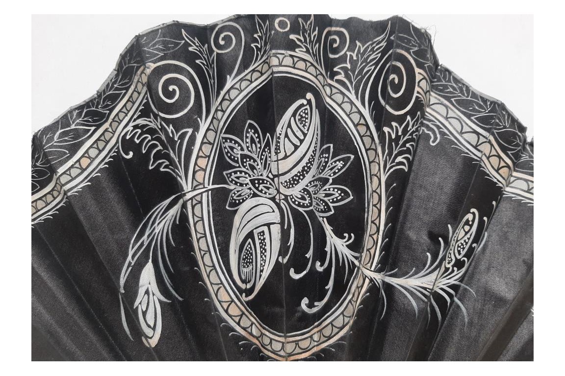 Art déco noir et blanc, éventail vers 1925