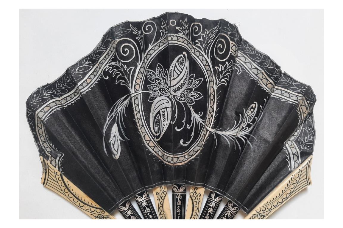 Art déco noir et blanc, éventail vers 1925