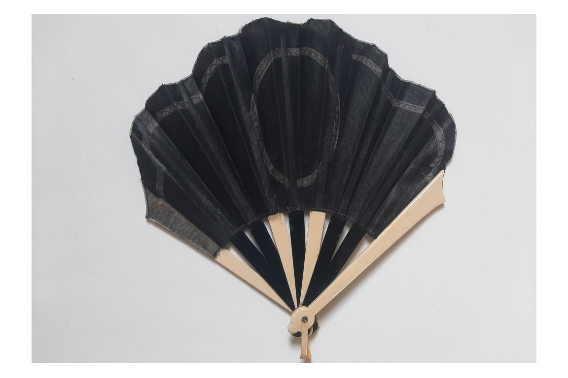 Art déco noir et blanc, éventail vers 1925