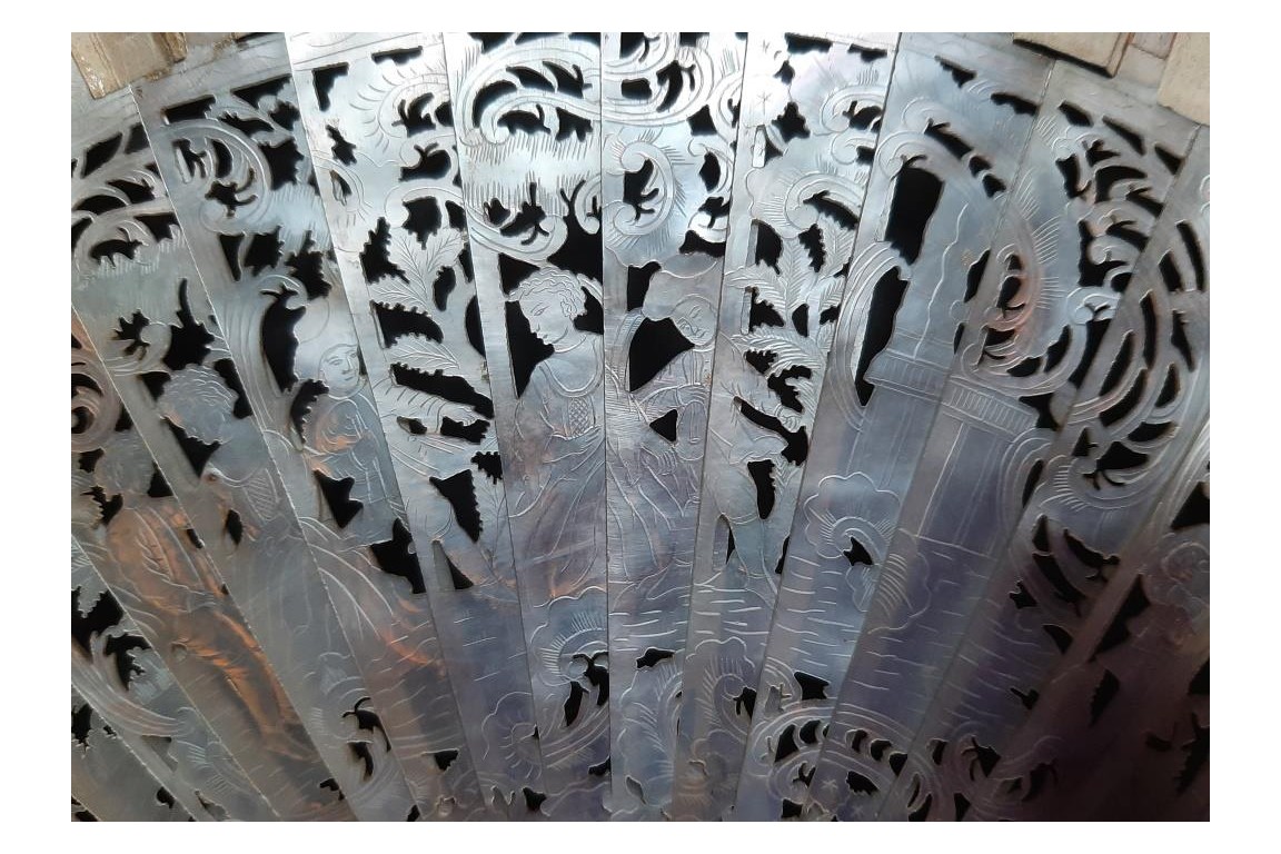 La reconnaissance d'Iphigénie pour une biche, éventail vers 1750