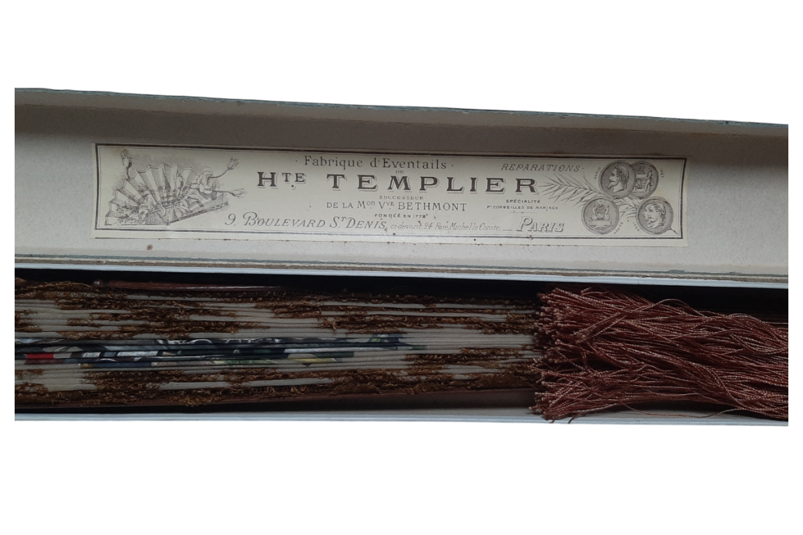 Elegant carriage, late 19th century fan