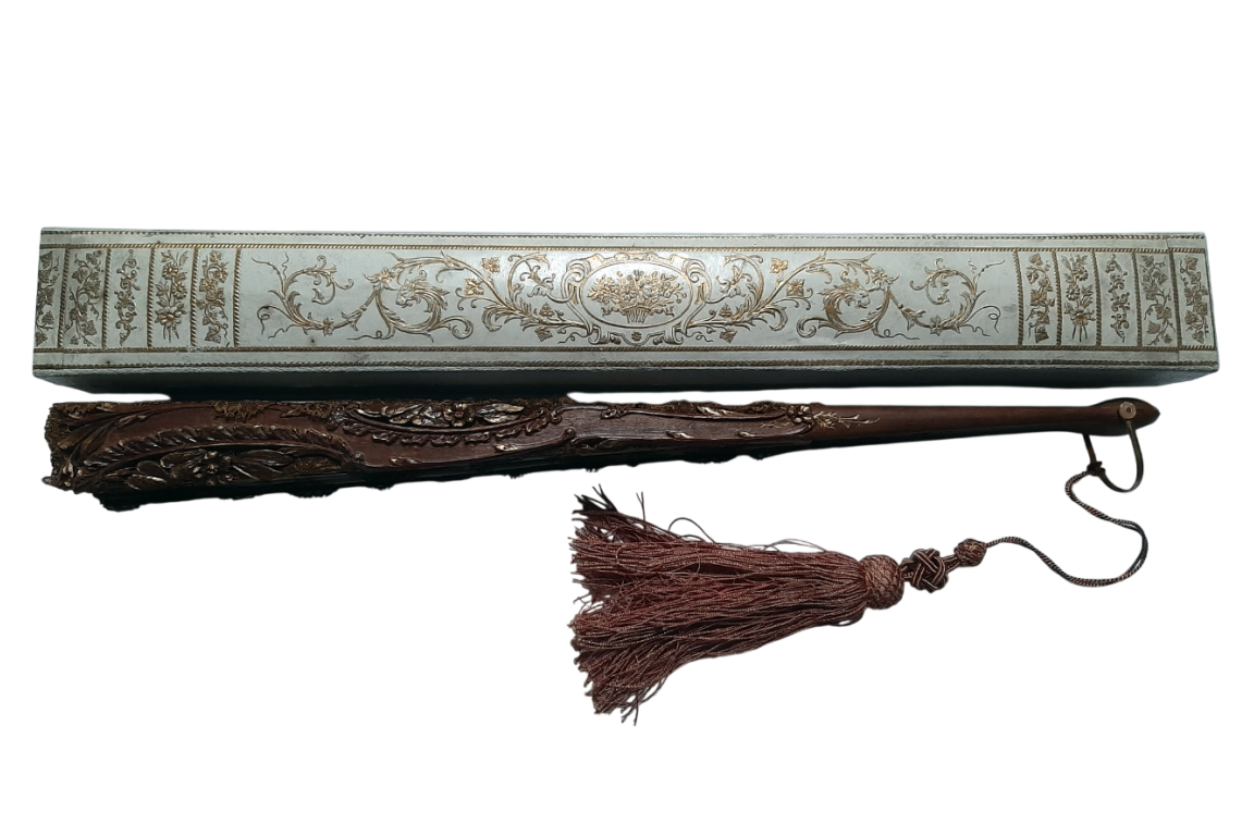 Élégante calèche, éventail fin XIXe siècle
