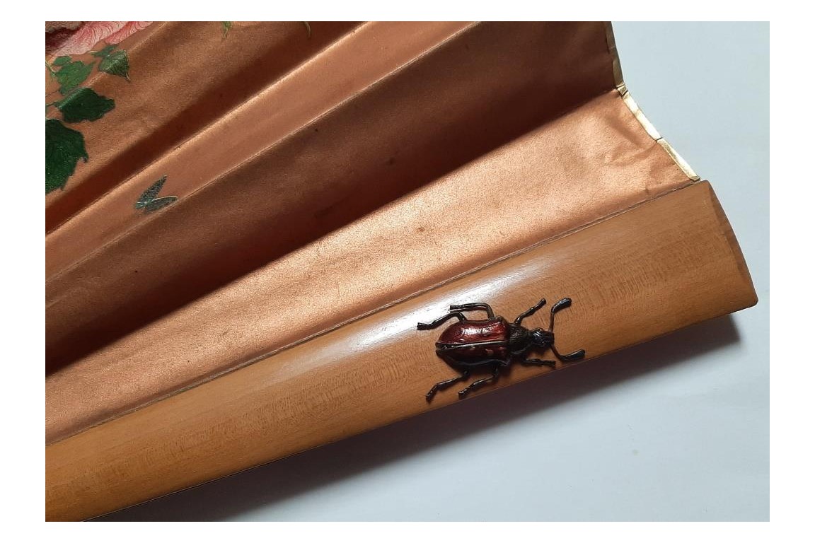 Oiseaux et insectes, éventail fin XIXe siècle