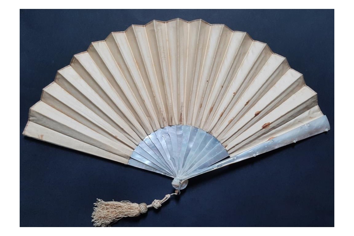 Small chickadees, late 19th century fan
