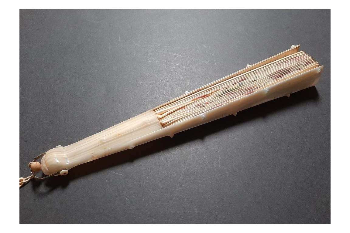 Small chickadees, late 19th century fan