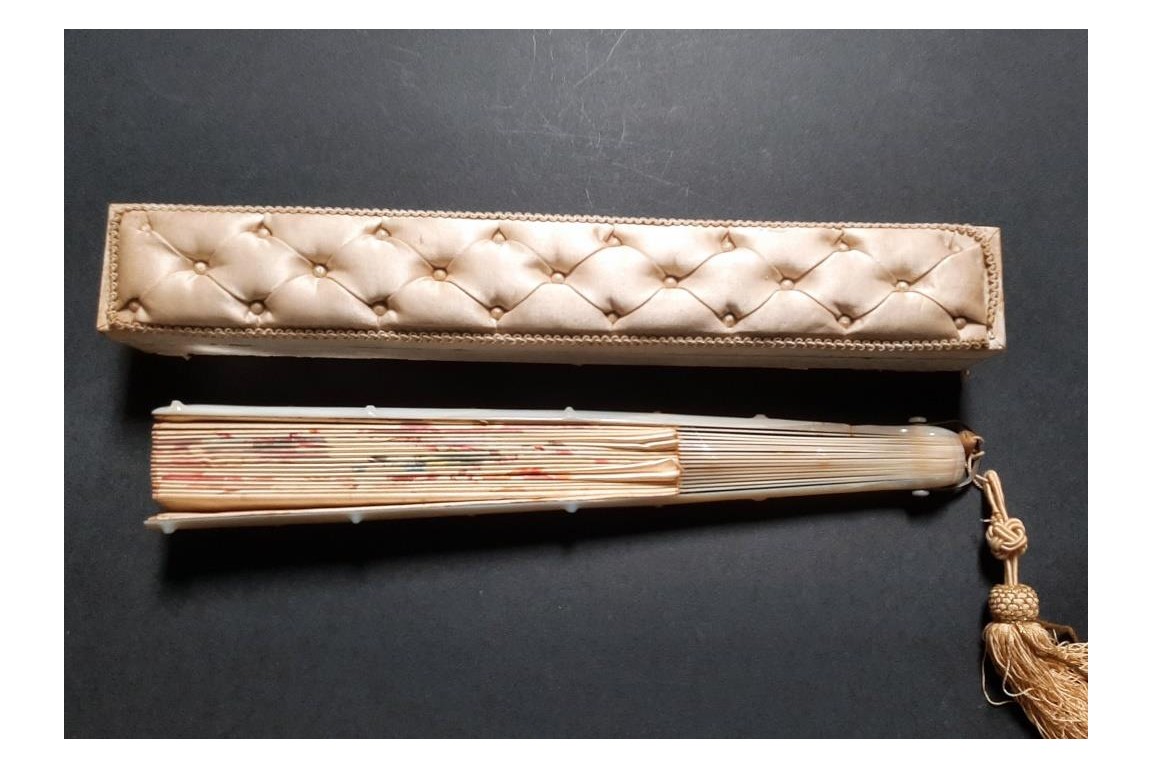 Small chickadees, late 19th century fan