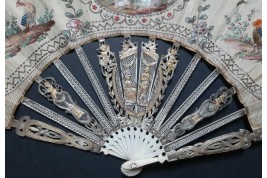 Nice birds, fan circa 1775