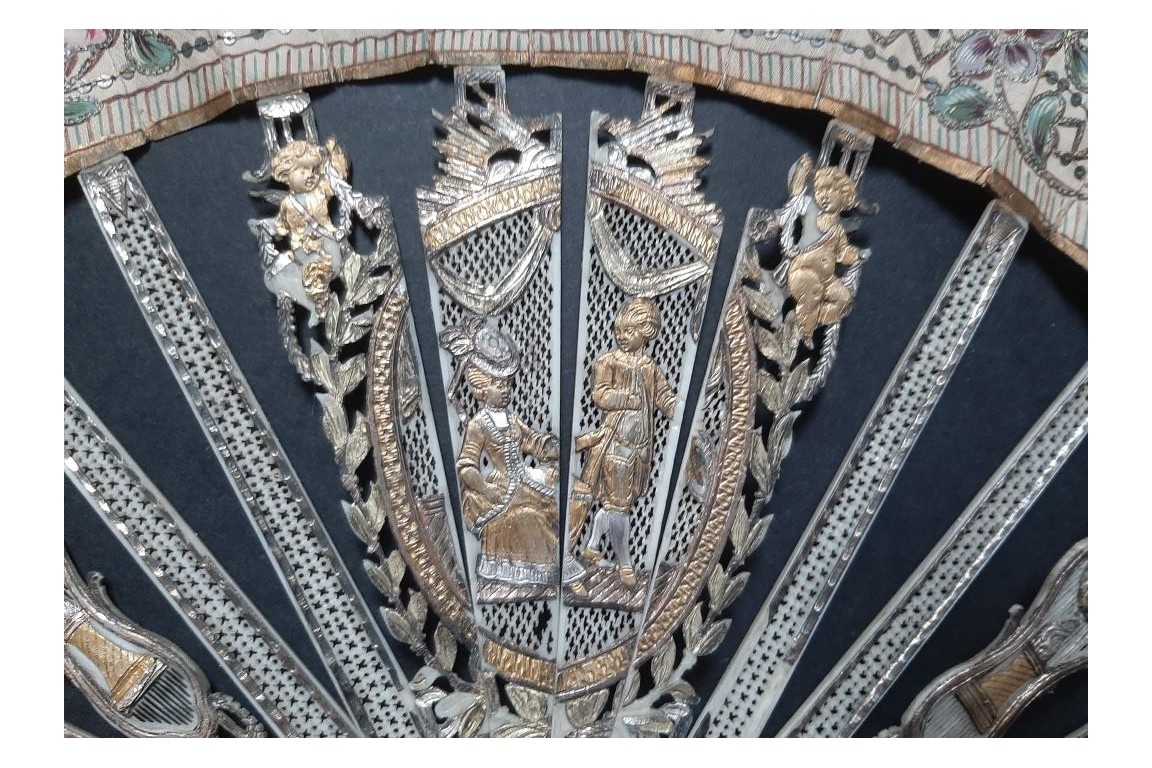 Nice birds, fan circa 1775