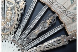 Nice birds, fan circa 1775