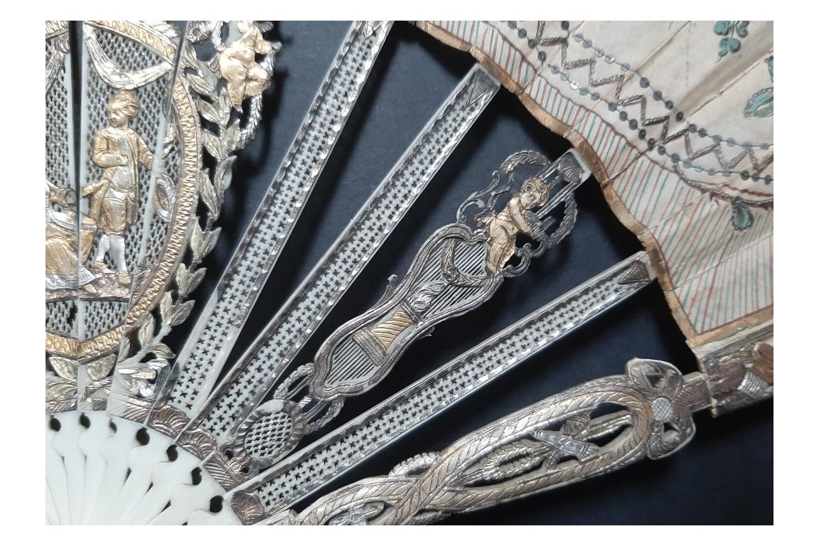 Nice birds, fan circa 1775