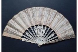 Nice birds, fan circa 1775