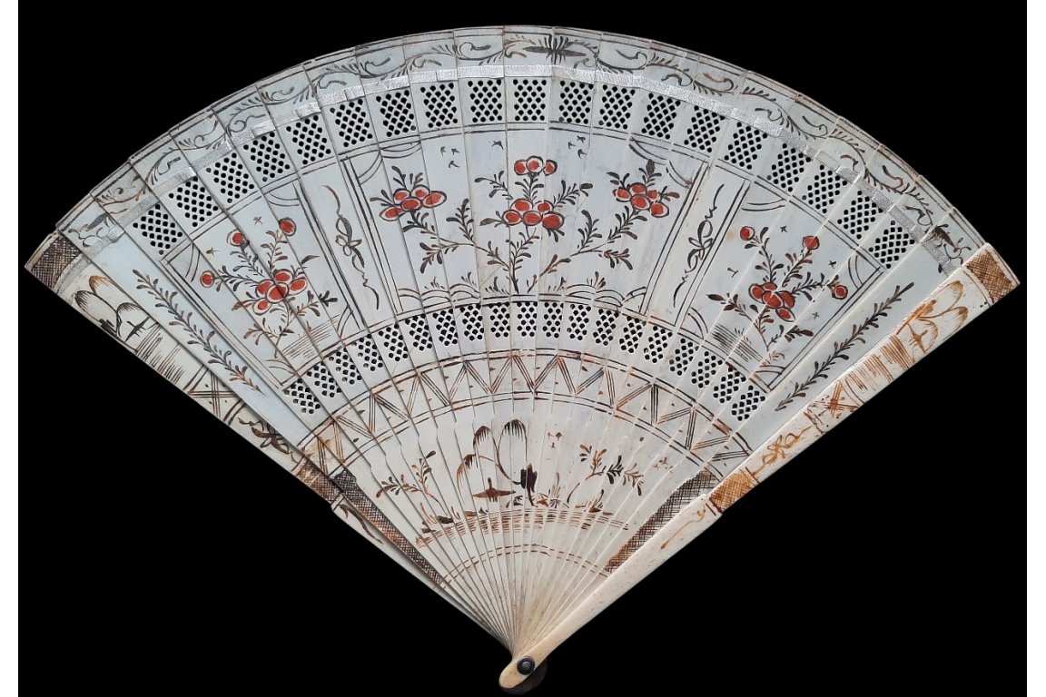 Fleurs rouges, éventail Chine, vers 1700
