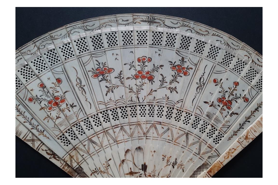 Red flowers, fa,  from China, circa 1700