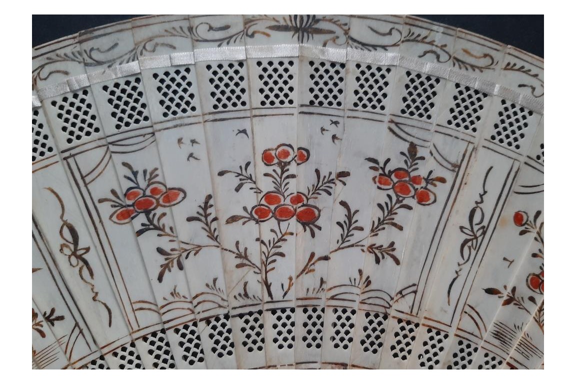 Red flowers, fa,  from China, circa 1700