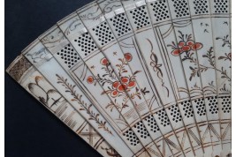 Fleurs rouges, éventail Chine, vers 1700