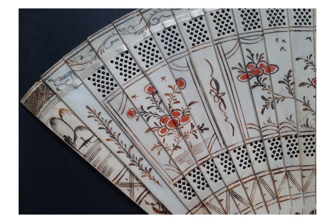 Red flowers, fa,  from China, circa 1700