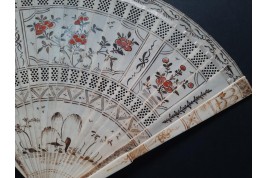 Fleurs rouges, éventail Chine, vers 1700