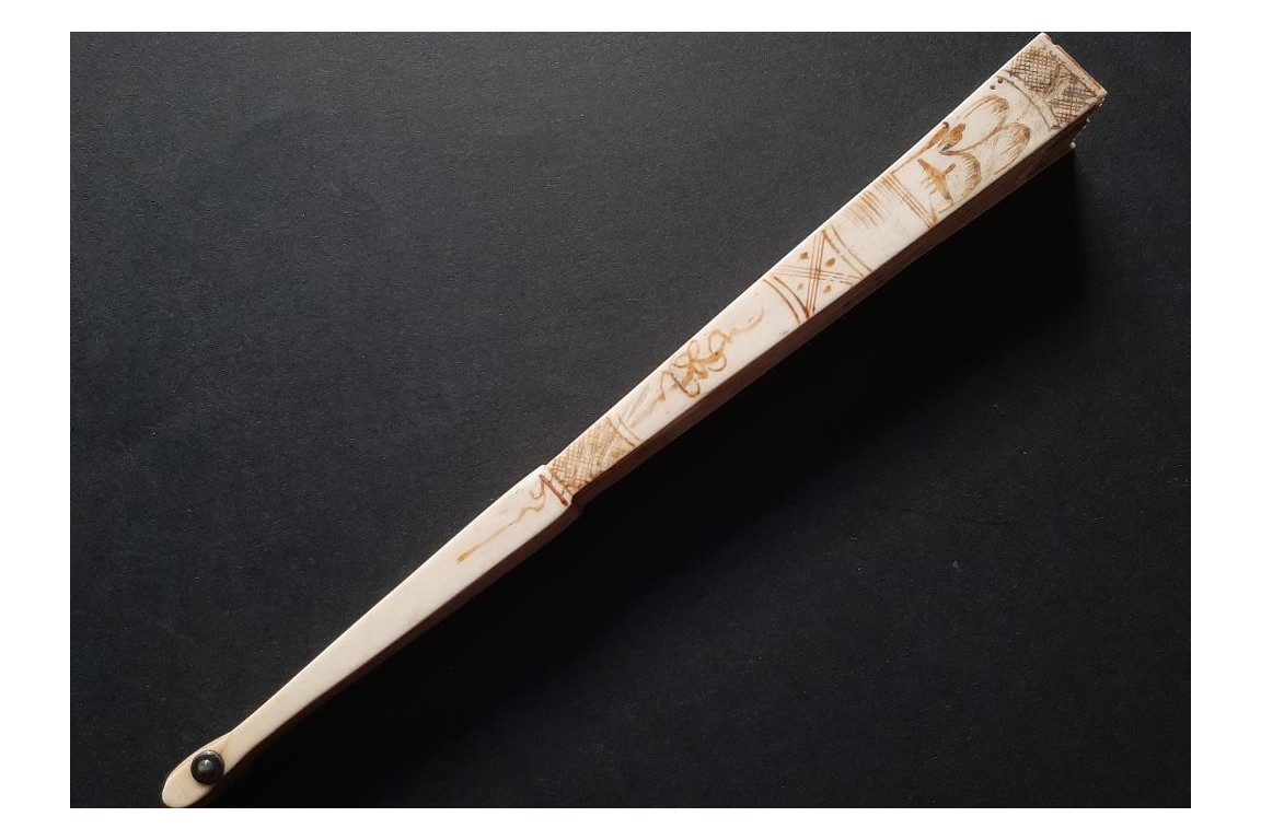 Red flowers, fa,  from China, circa 1700