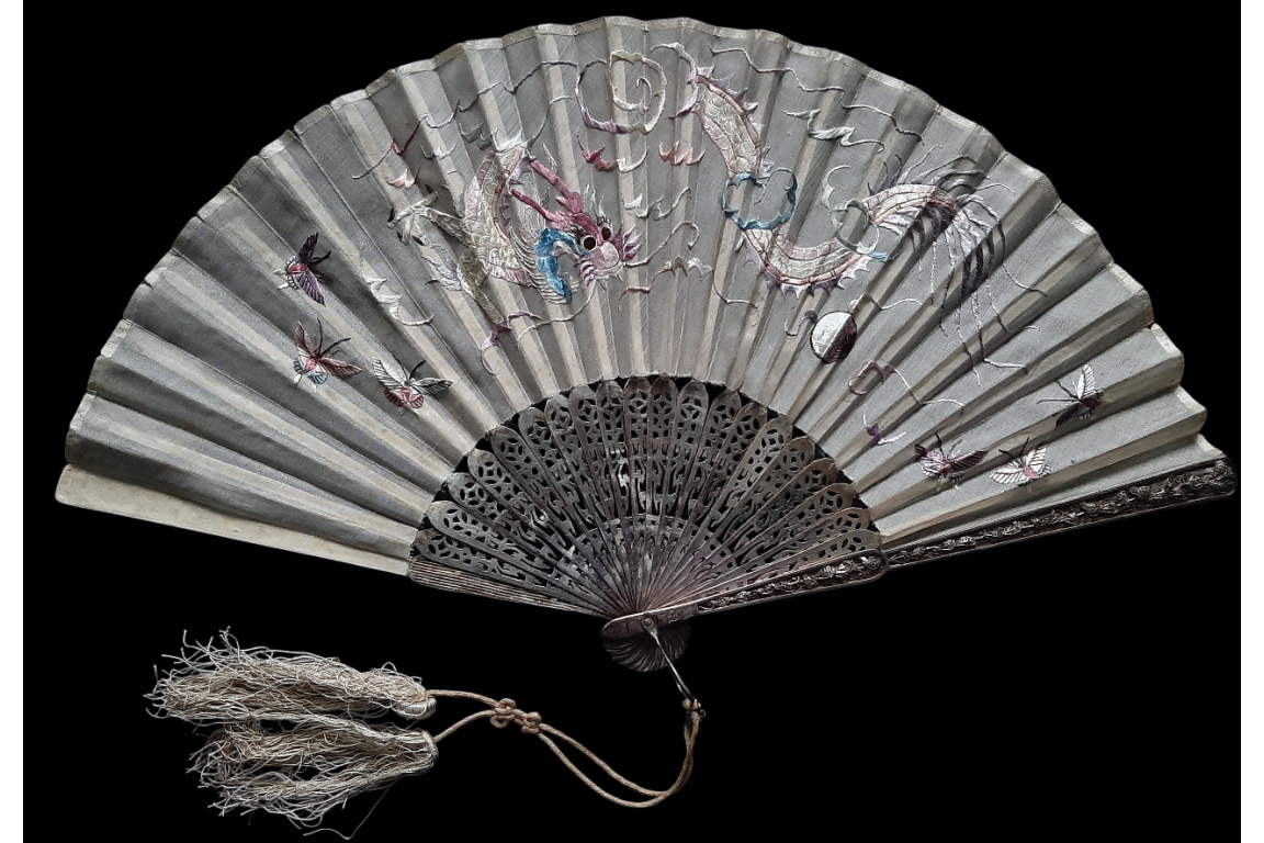 Dragon, fan from China, 19th century