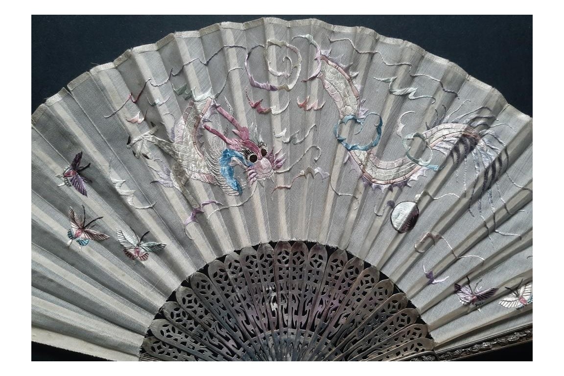 Dragon, fan from China, 19th century