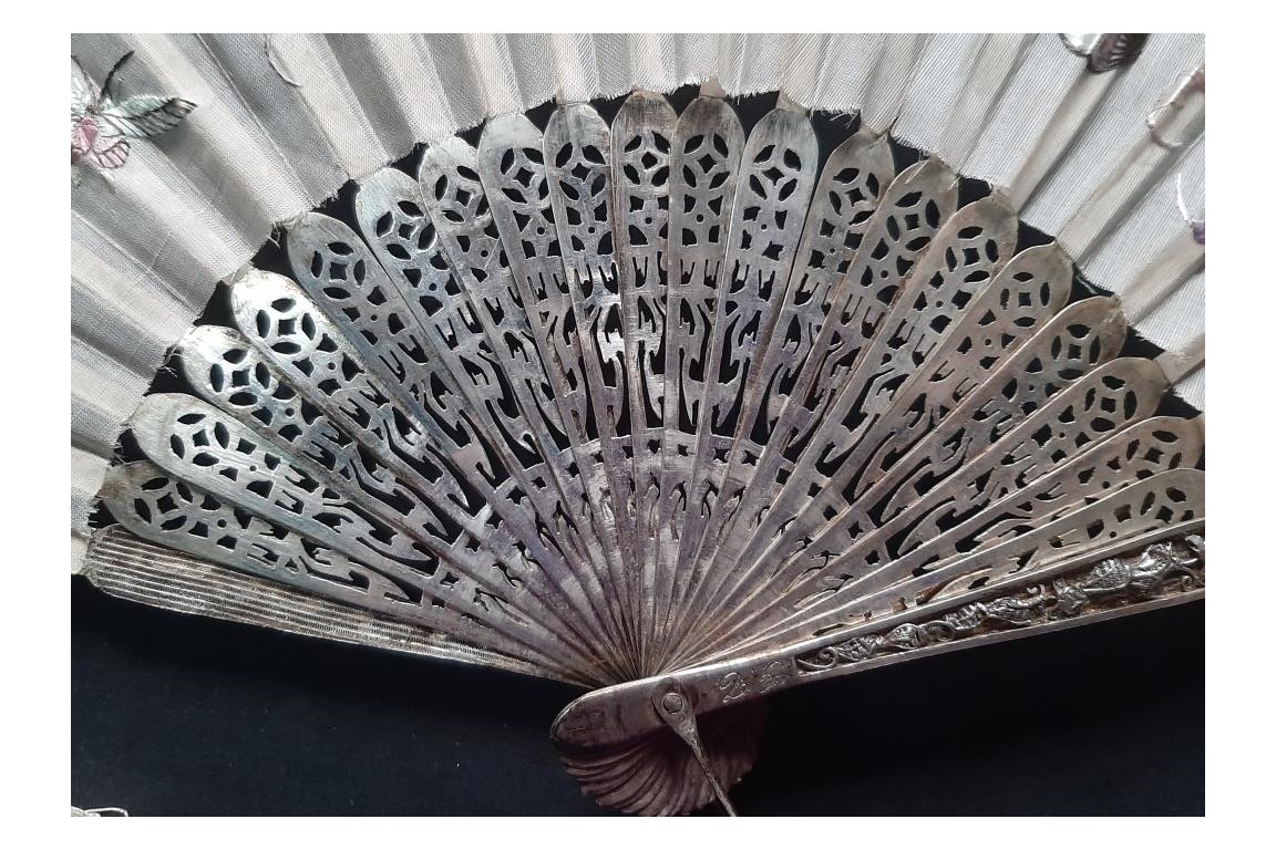 Dragon, fan from China, 19th century