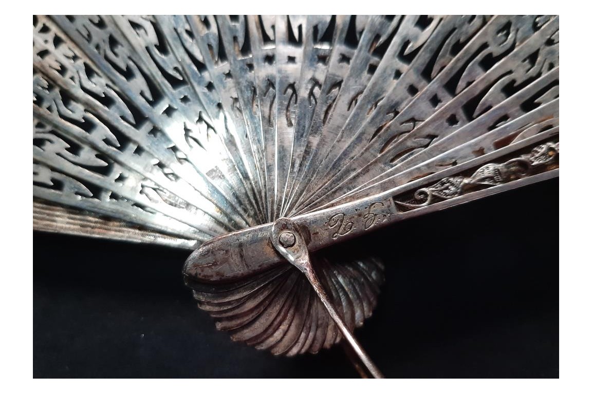 Dragon, fan from China, 19th century