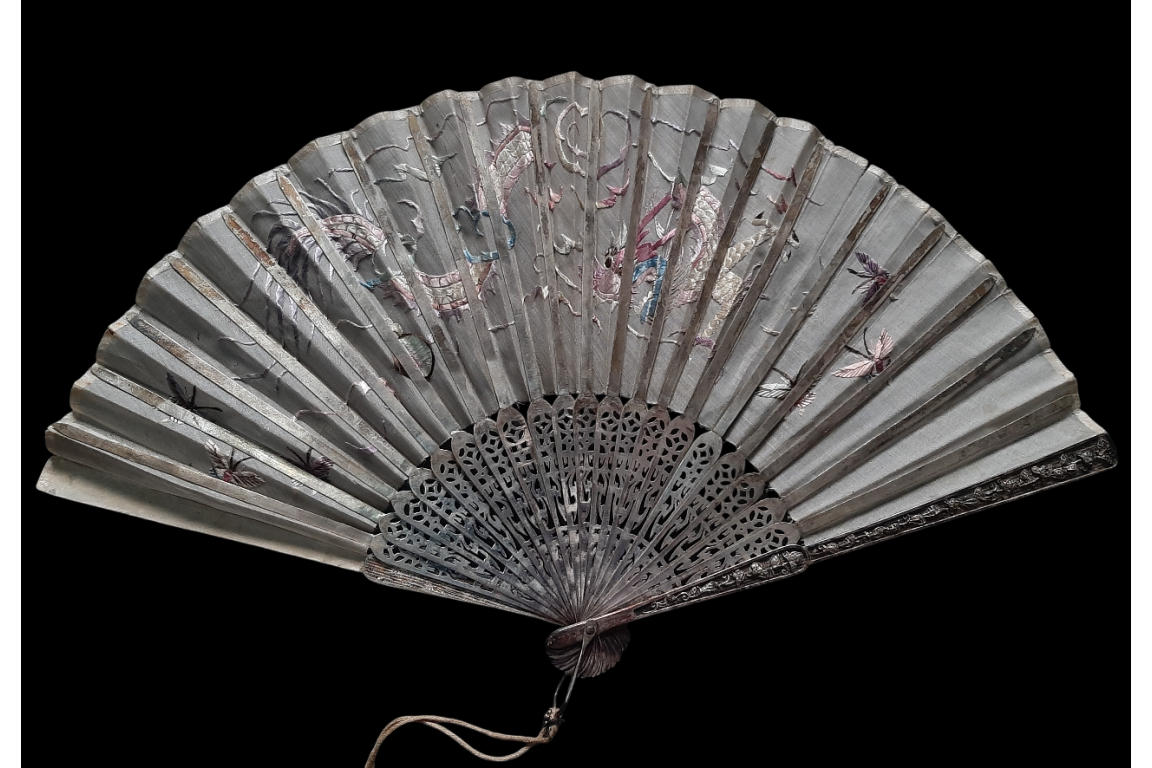 Dragon, fan from China, 19th century