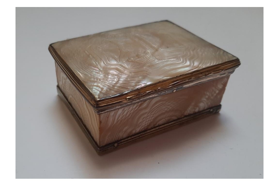 Architecture, 18th-century snuffbox