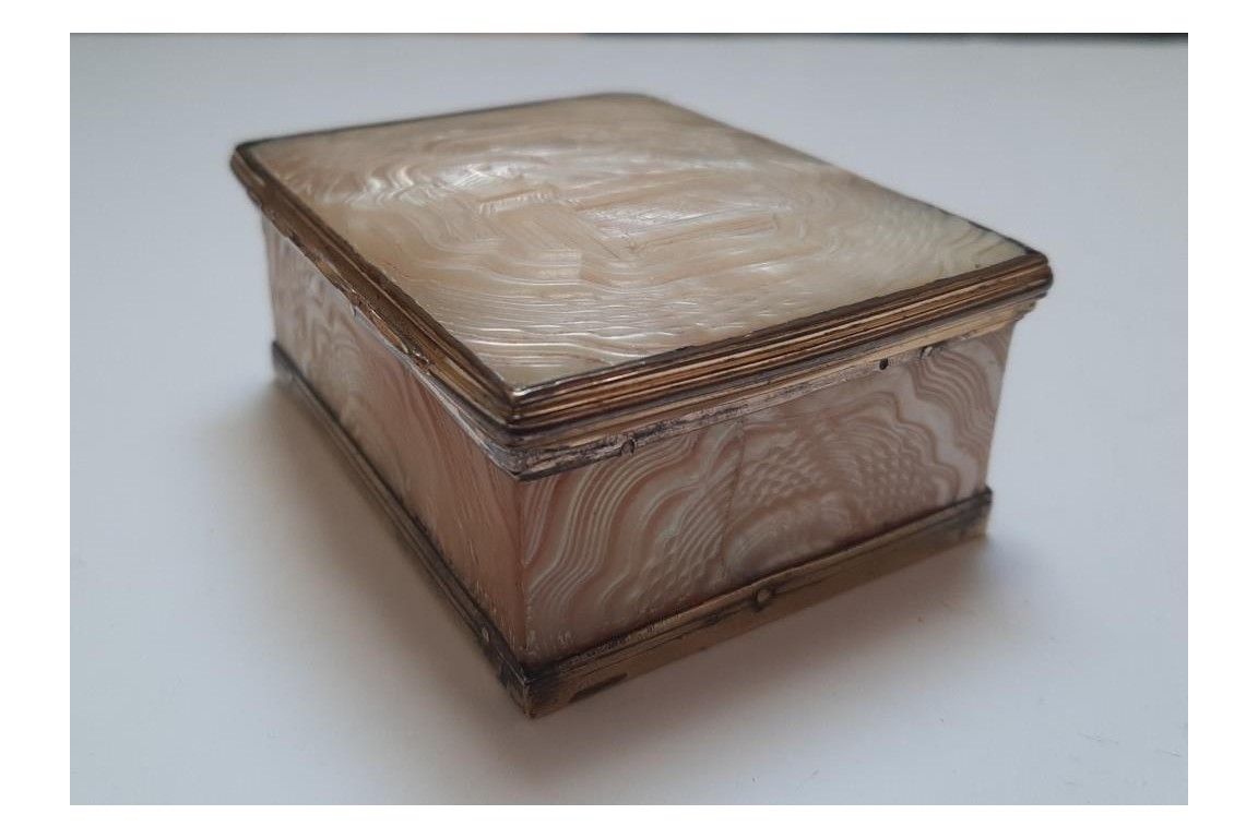 Architecture, 18th-century snuffbox