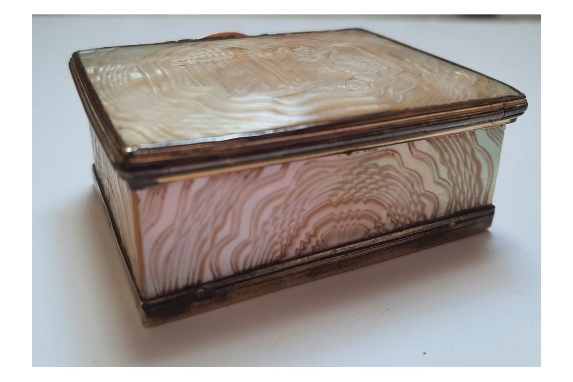 Architecture, 18th-century snuffbox