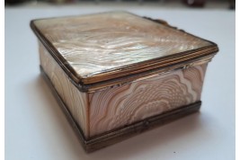 Architecture, 18th-century snuffbox