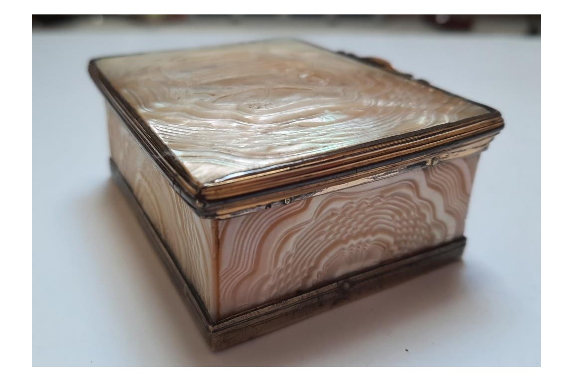 Architecture, 18th-century snuffbox