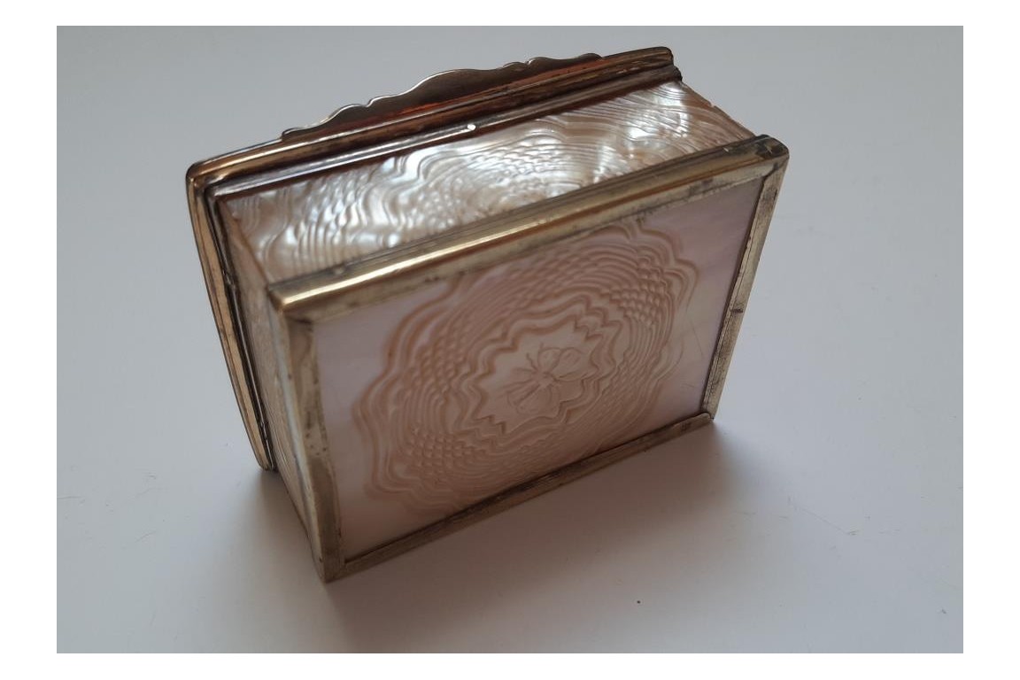 Architecture, 18th-century snuffbox