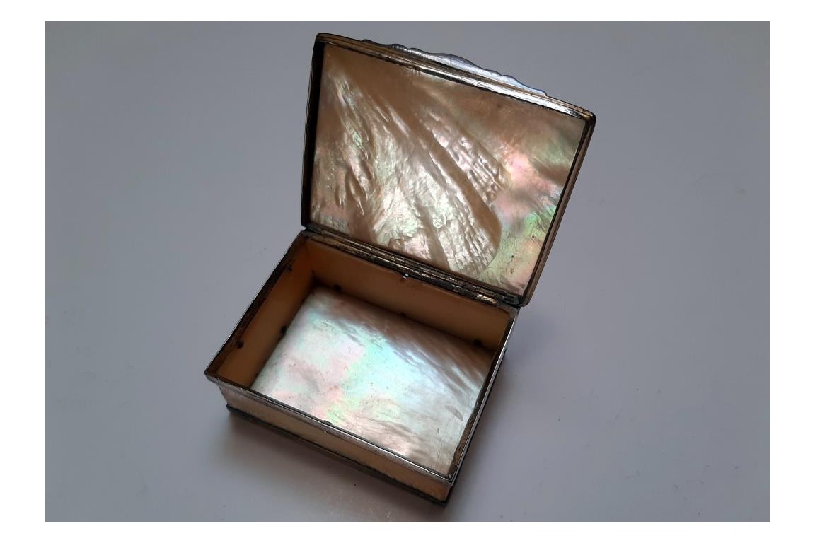 Architecture, 18th-century snuffbox