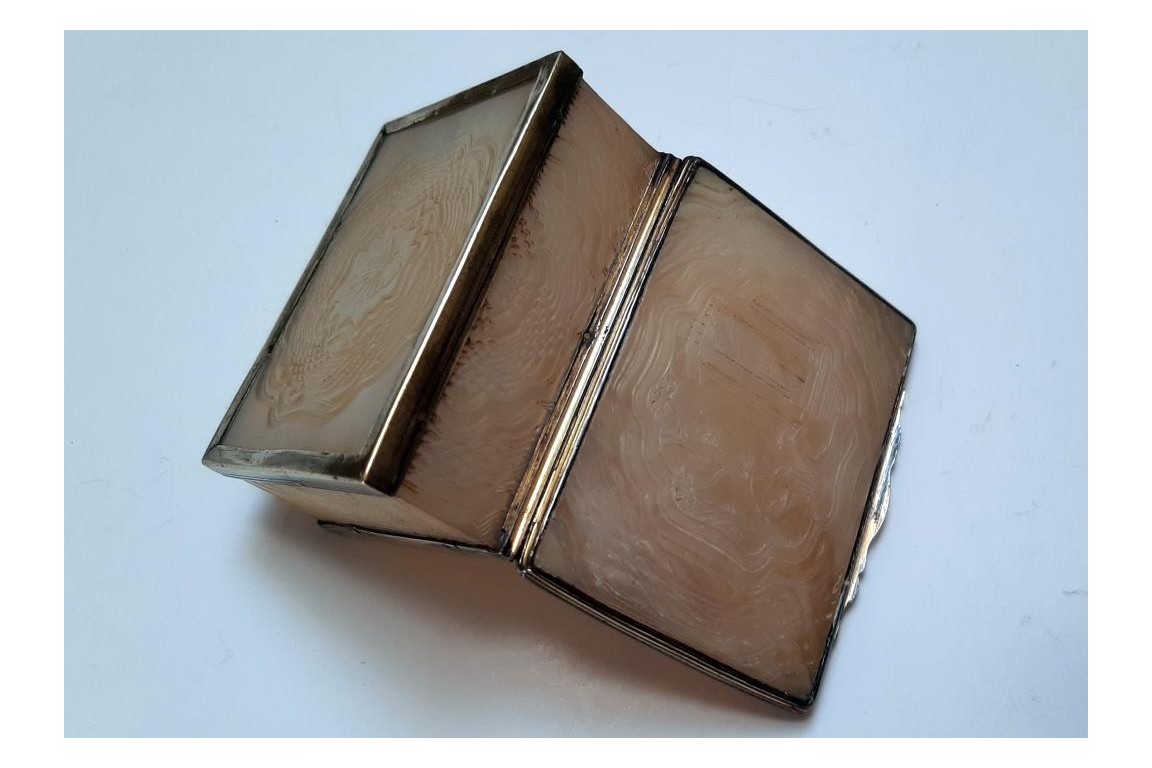 Architecture, 18th-century snuffbox