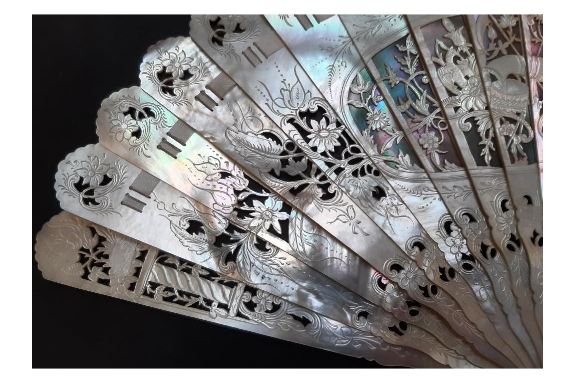 Pearl flowers, late 19 th century fan