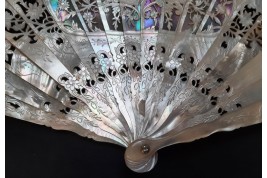Pearl flowers, late 19 th century fan